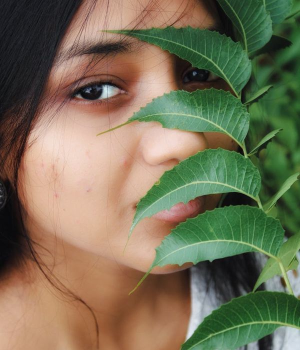 Woman with a calm expression looking towards the light, symbolizing clear vision.